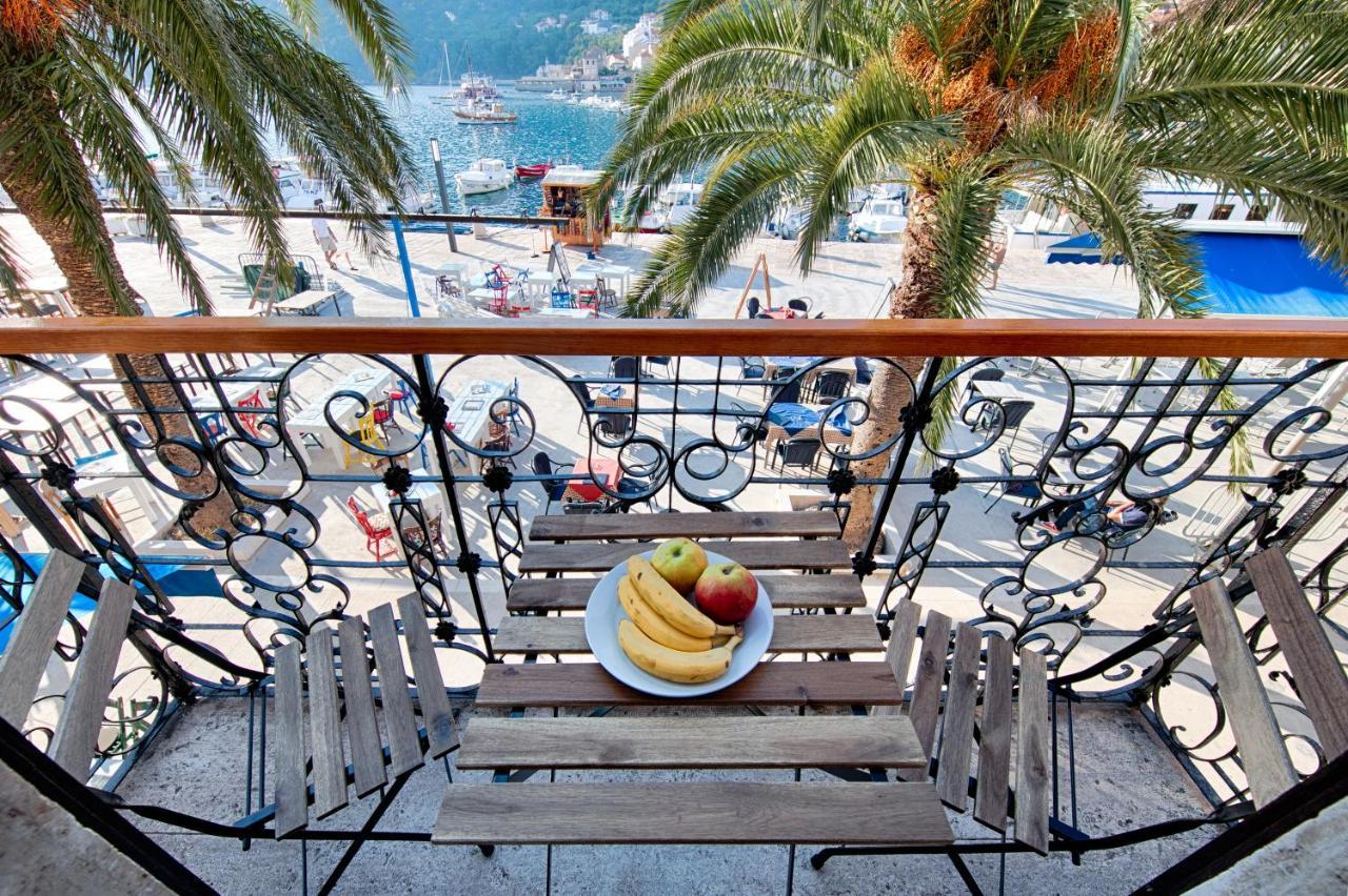 Seafront Rooms Koluna Komiža Kültér fotó
