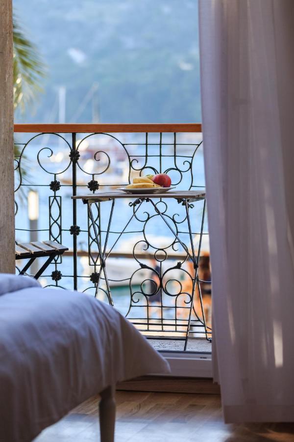 Seafront Rooms Koluna Komiža Kültér fotó